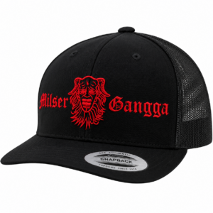 Basecap mit Netz Milser Gangga in Schwarz mit rot gesticktem Gangga-Logo, Schrägansicht